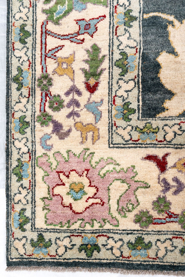 Ushak carpet 374 x 275